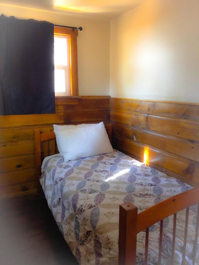 Embers Lodge & Cabins Биг Беър Лейк Екстериор снимка