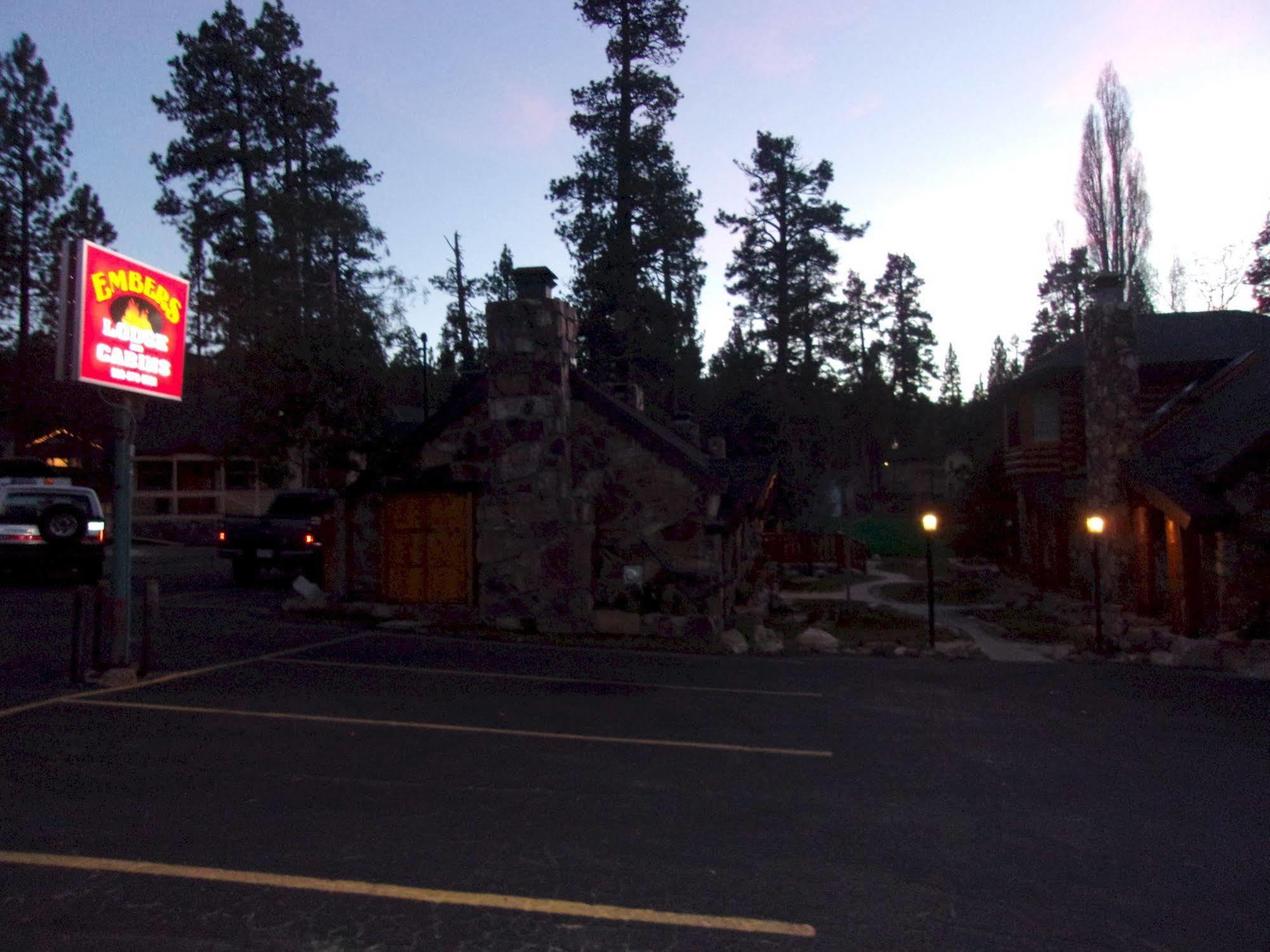 Embers Lodge & Cabins Биг Беър Лейк Екстериор снимка