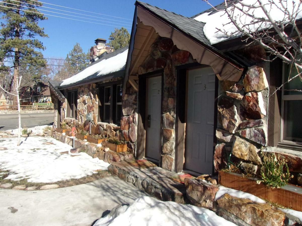 Embers Lodge & Cabins Биг Беър Лейк Стая снимка