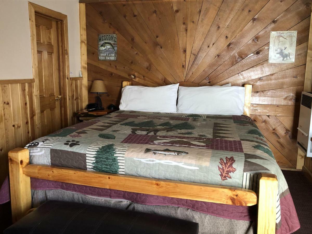 Embers Lodge & Cabins Биг Беър Лейк Стая снимка