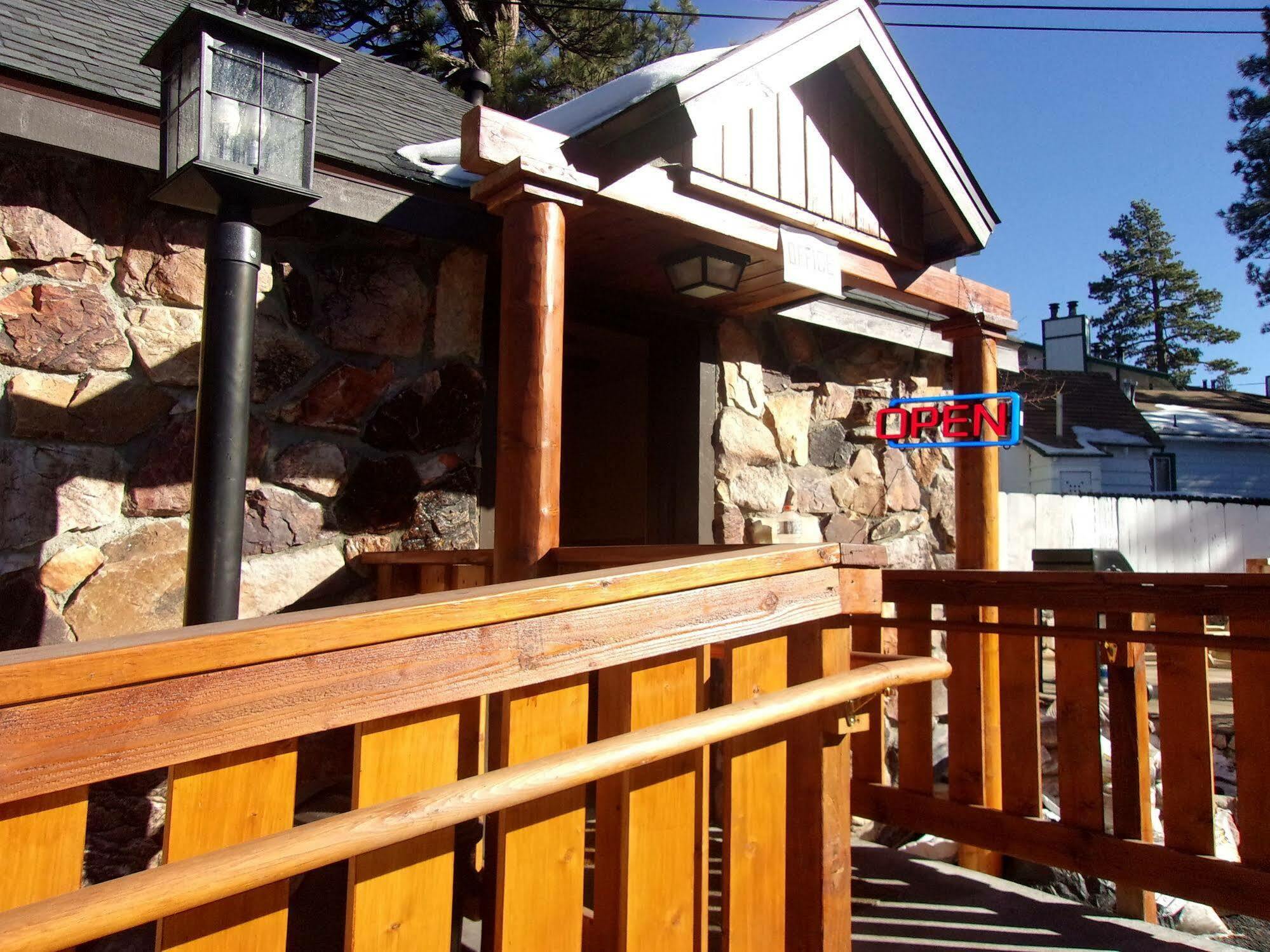 Embers Lodge & Cabins Биг Беър Лейк Екстериор снимка